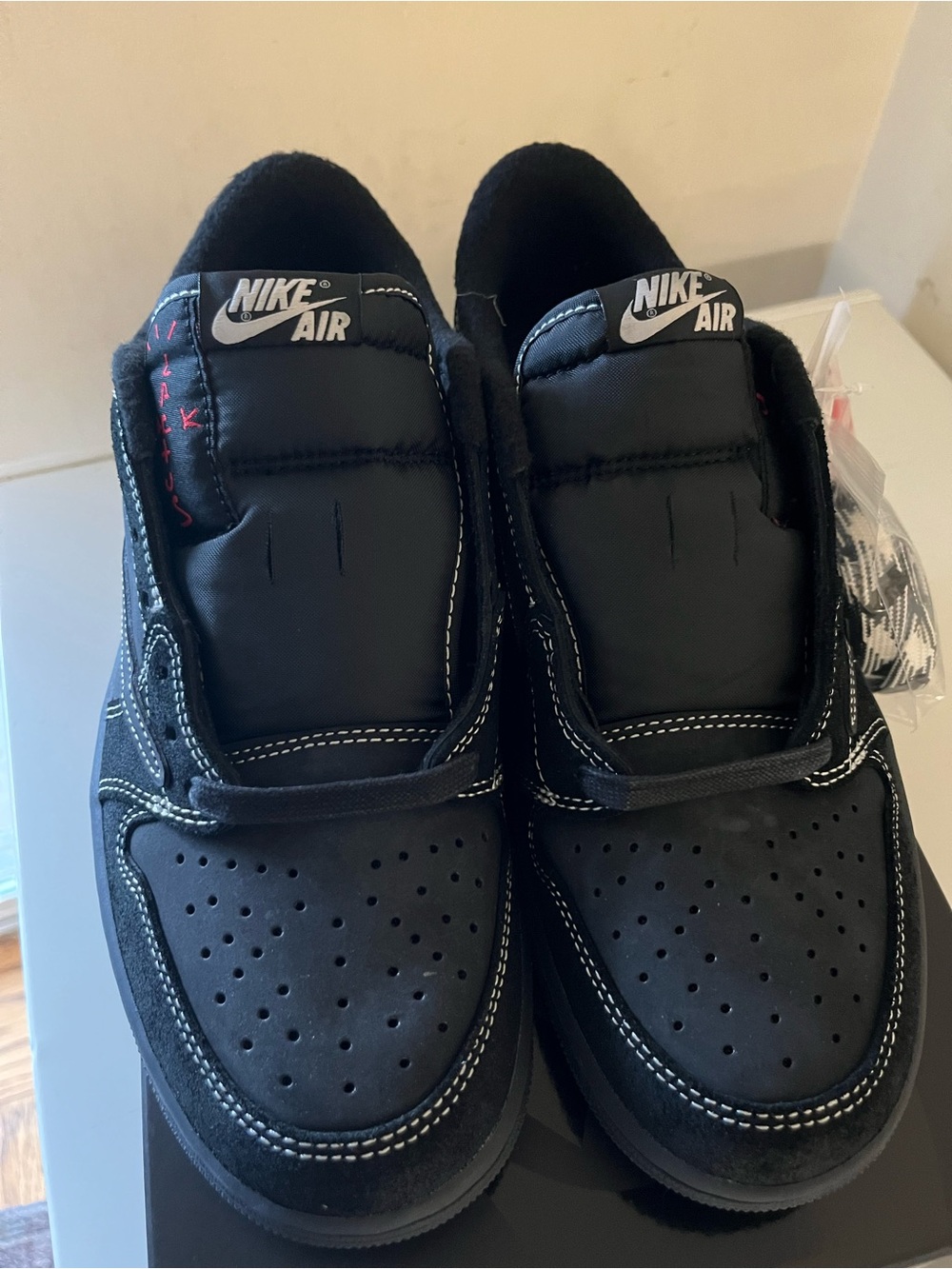 Travis Scott x Air Jordan 1 Low Black Phantom Men’s - Picture 4 of 6
